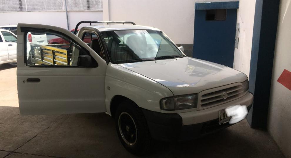 Mazda B2200 CS 2002 Cuenca
