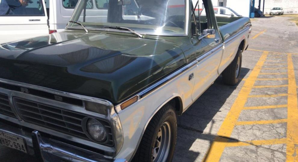 Ford F350 1975 Quito