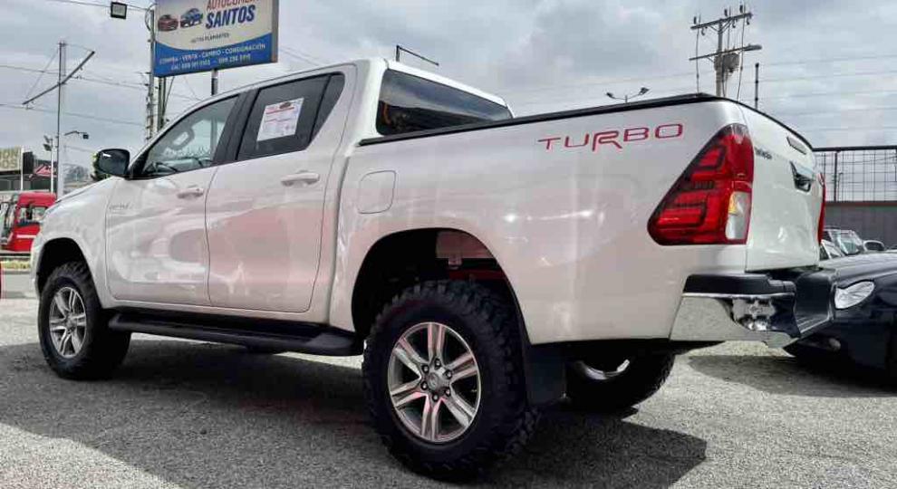 Toyota Hilux CD 4x4 Diesel 2022 Cuenca