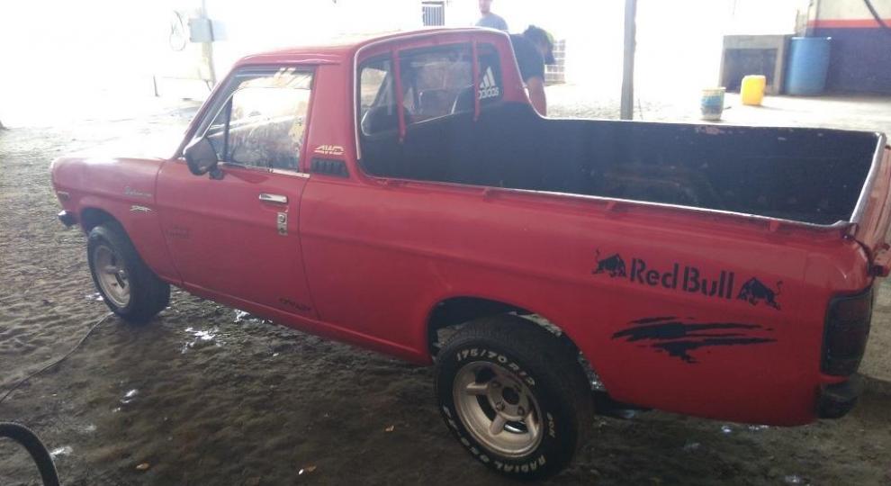 Nissan Frontier 1977 Manta