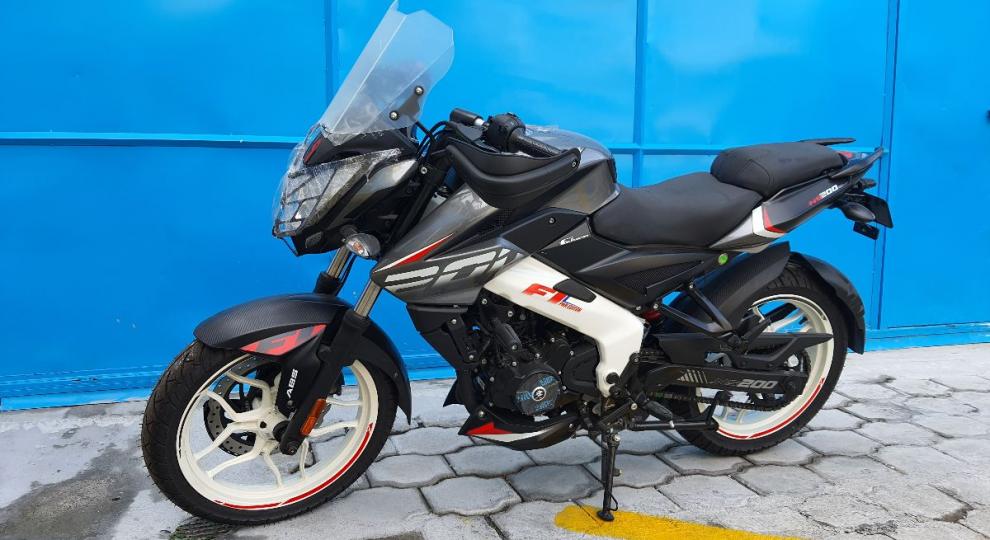 Bajaj PULSAR 200 NS FI 2022 Quito