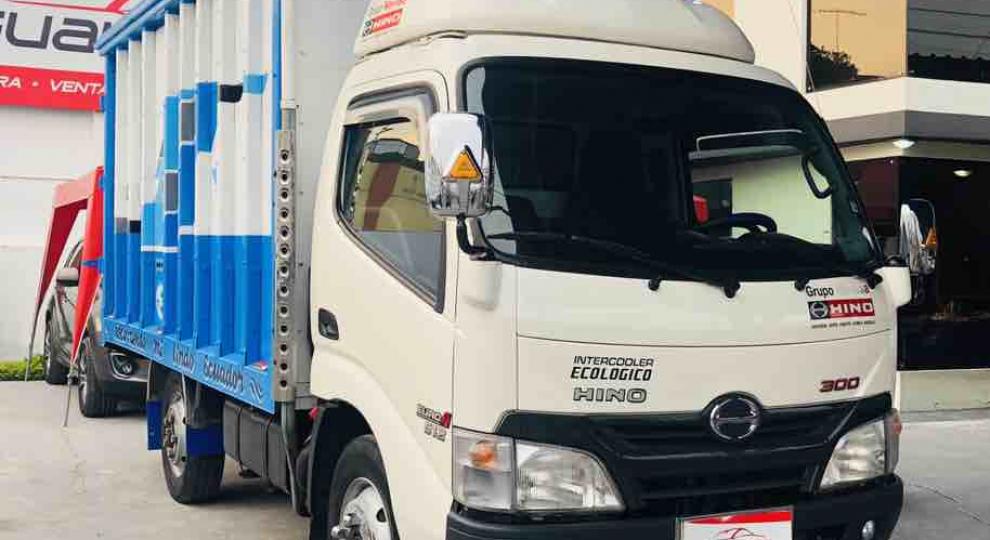 Hino XZU64OL-HKMLJ3 AC 4.0 2P 4X2 T 2015 Ambato