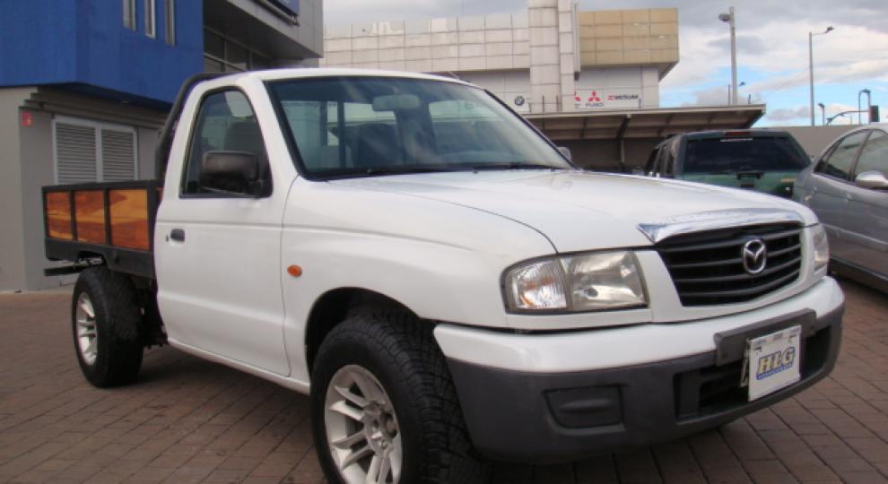 Mazda B2200 CS 2004 Cuenca