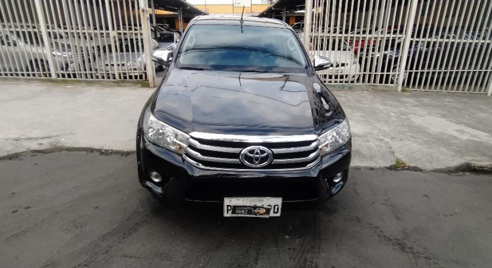 Toyota Hilux CD 4x4 Diesel 2017 Quito