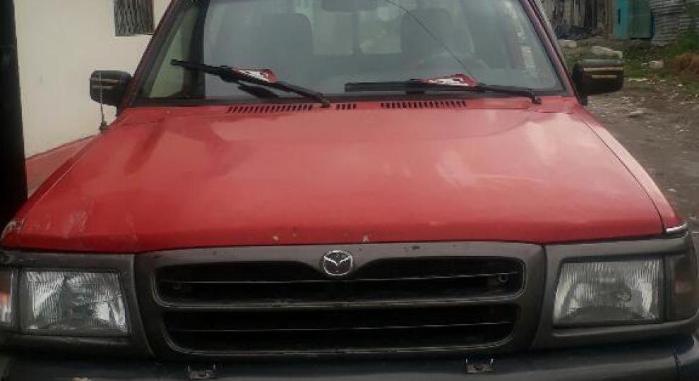 Mazda B2200 CD 1999 Quito