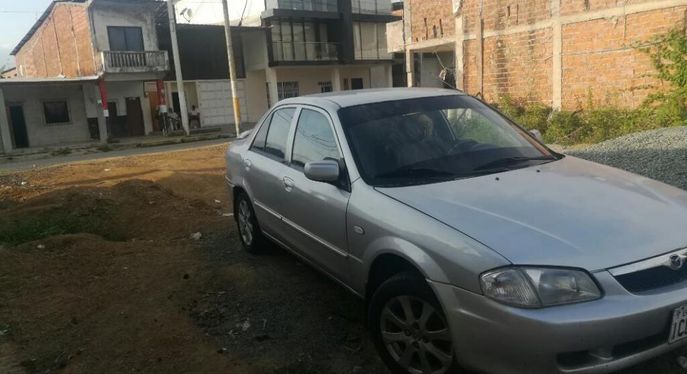 Mazda 323 2001 Portoviejo