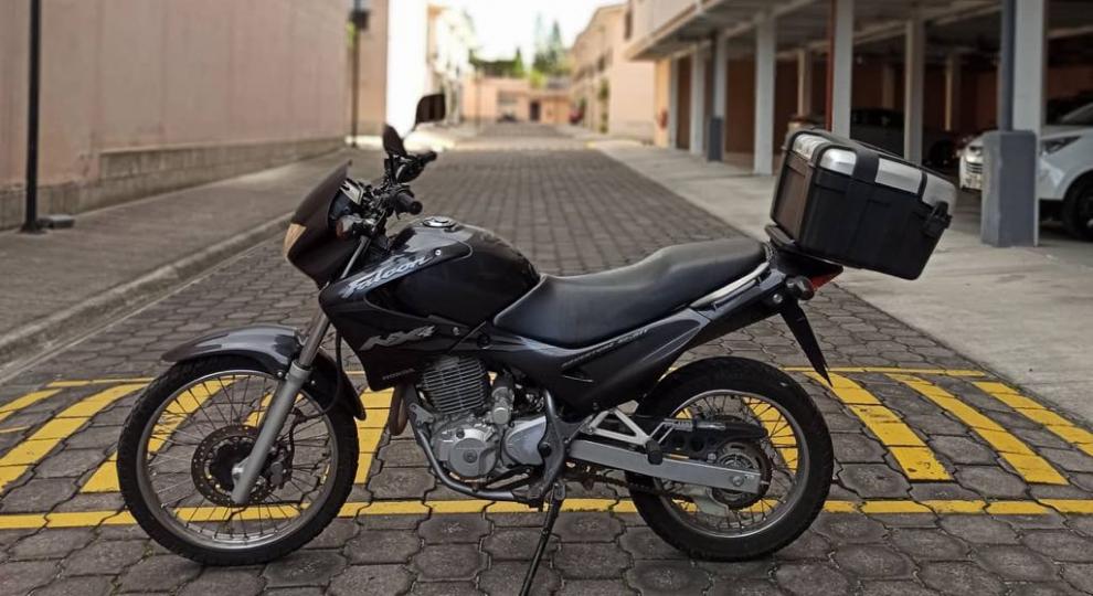 Honda-Motos Falcon 400 2002 Quito