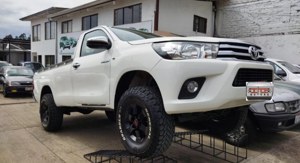 Toyota Hilux CS 4x4 2016 Cuenca