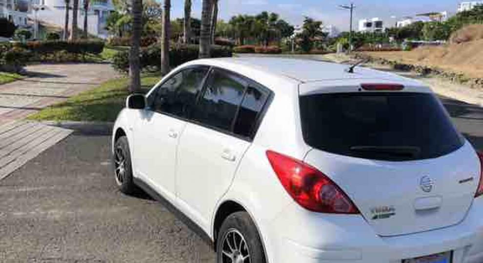 Nissan Tiida 2011 Manta