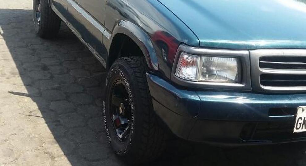 Mazda B2200 CD 1998 Santo Domingo