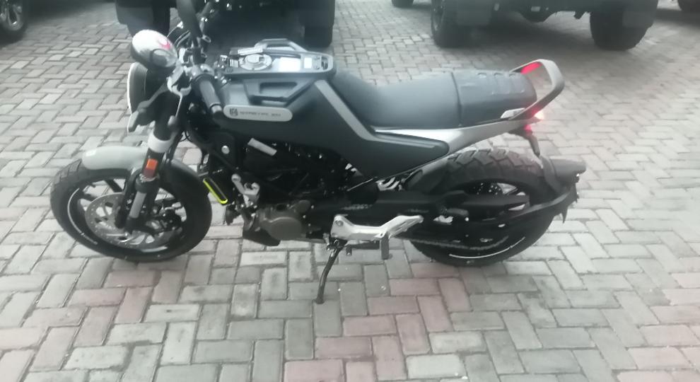 Husqvarna Svartpilen 200 2020 Ambato