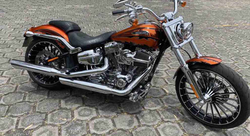 Harley Davidson breakout CVO 2014 Quito