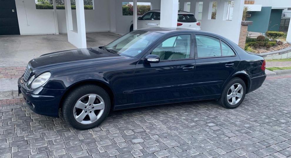 Mercedes Benz E320 2004 Cumbayá
