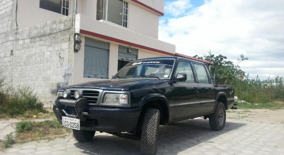 Mazda B2200 CD 1998 Ibarra