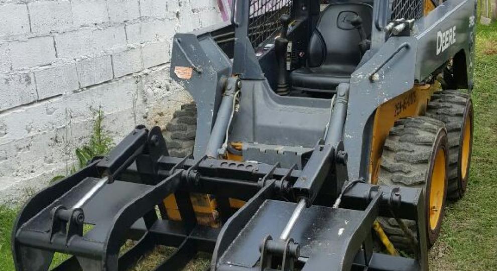 John Deere 318D 2010 Cuenca