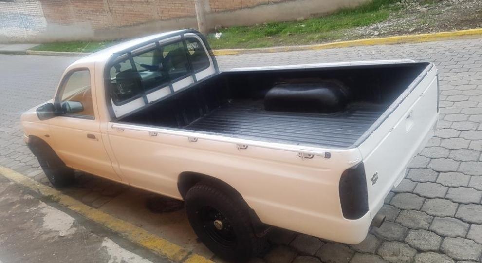 Mazda B2600 CS 2005 Quito