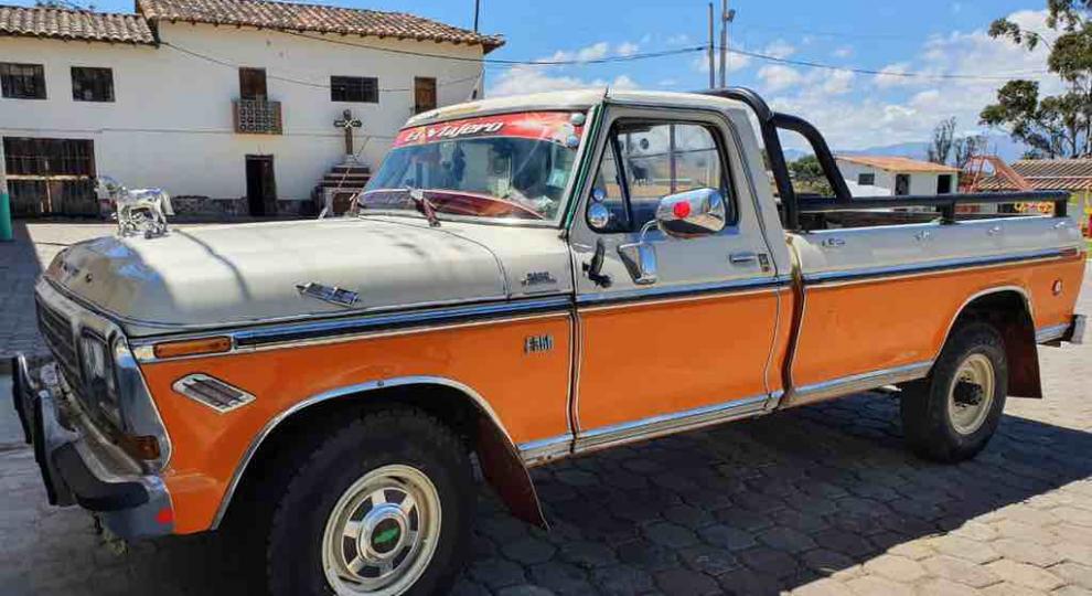 Ford 350 1976 Otavalo