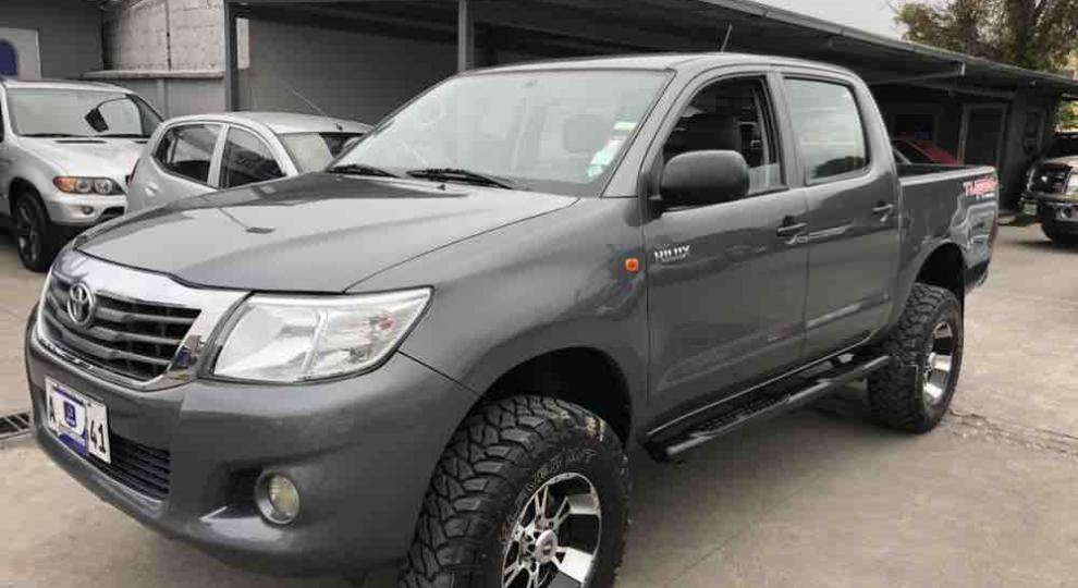 Toyota Hilux CD 4x4 Diesel 2013 Cuenca
