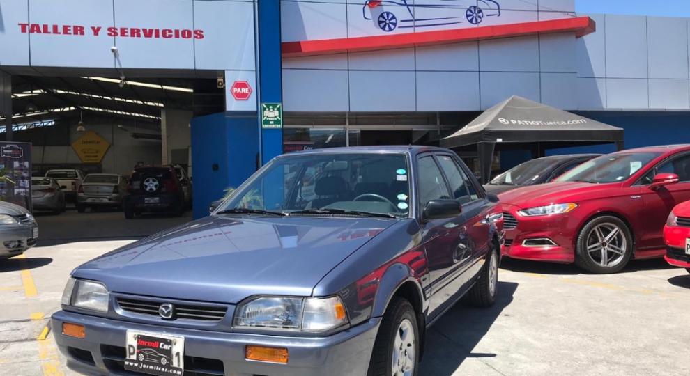 Mazda 323 2002 Quito