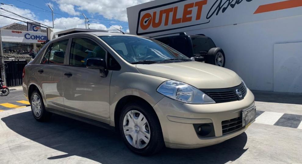 Nissan Tiida 2015 Quito
