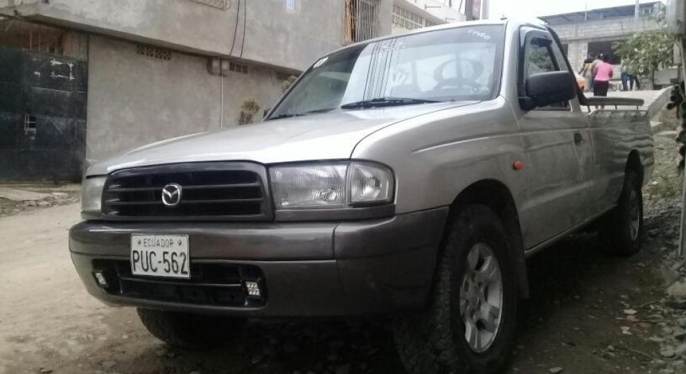 Mazda B2200 CS 2002 Baeza