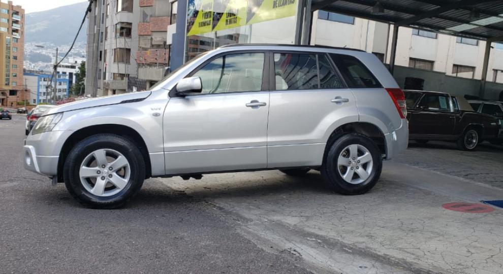 Suzuki Grand Vitara SZ 2.4 2014 Quito