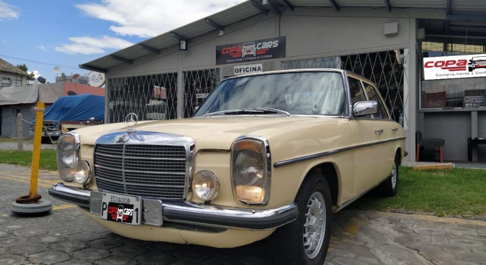 Mercedes Benz 230.6 1976 Quito