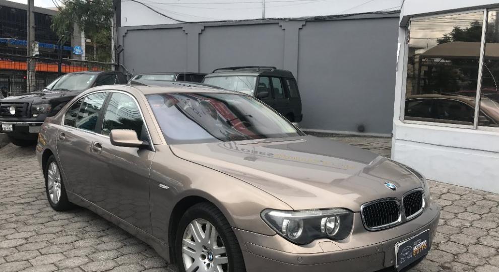BMW 745 i 2004 Quito
