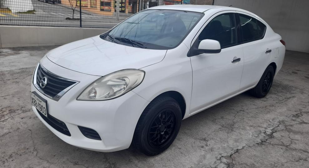 Nissan Versa 2013 Riobamba