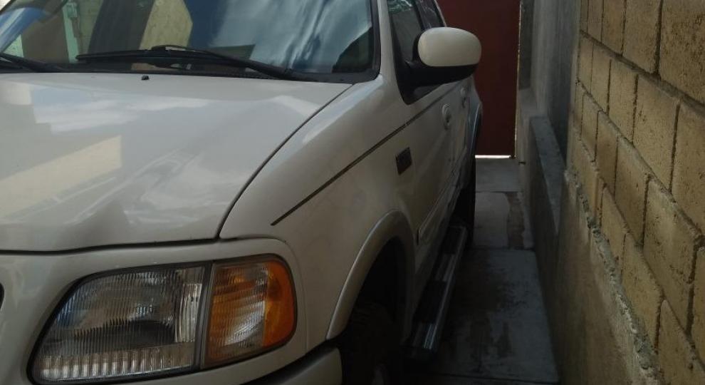 Ford Lobo 2002 Yaxe