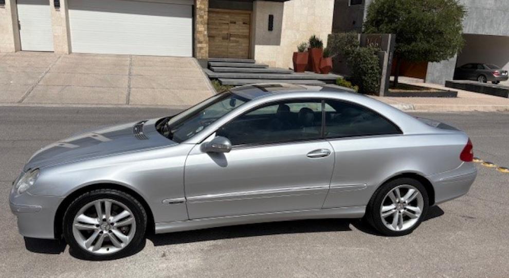 Mercedes Benz CLK 2006 Chihuahua