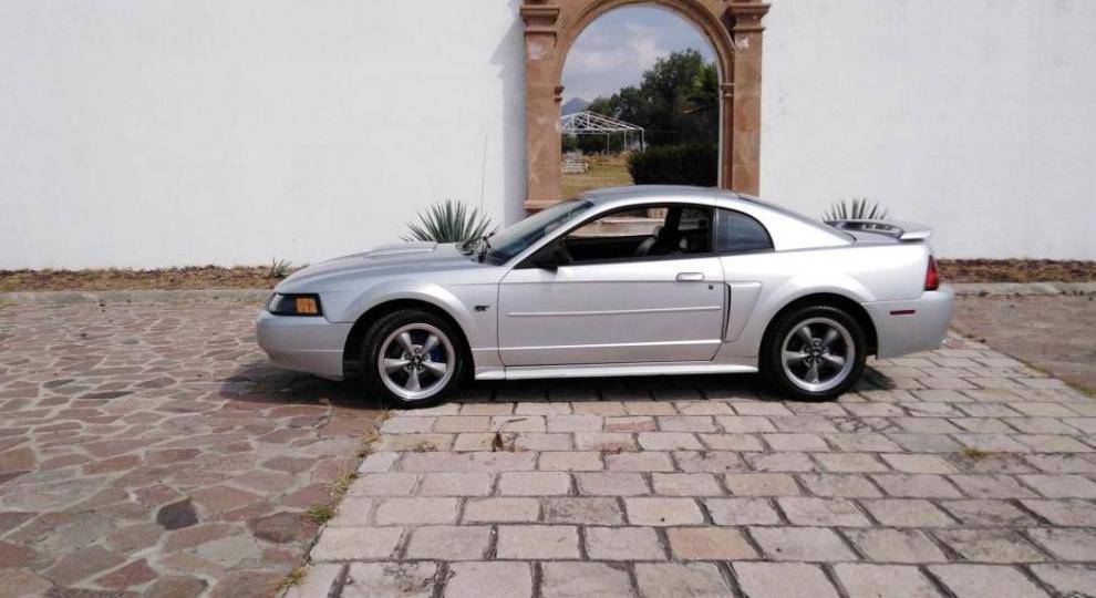 Ford Mustang 2001 León