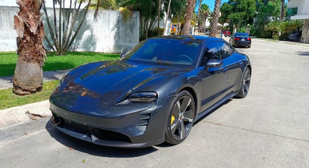 Porsche Taycan 2021 Cancun