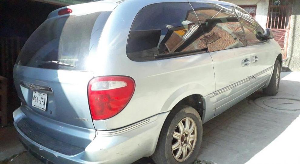 Chrysler Town Country 2006 Tonola