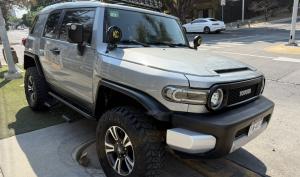 Toyota FJ Cruiser 2010