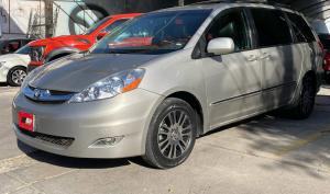 Toyota Sienna 2010