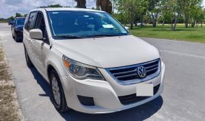 Volkswagen Routan 2012