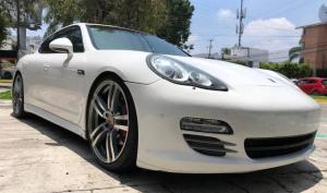 Porsche Panamera 4S 2011