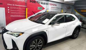 Lexus UX 2024