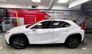 Lexus UX 2024
