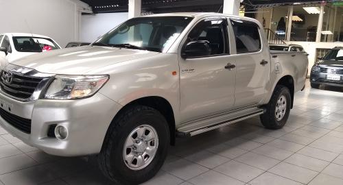 Toyota Hilux CD 4x4 Diesel 2014 Camioneta Doble Cabina en Quito