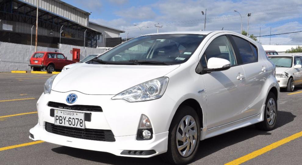 toyota prius sport c ecuador #2