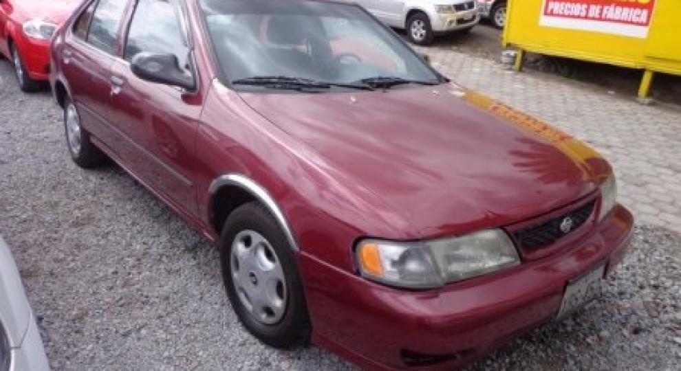 Autos nissan sentra ecuador #7