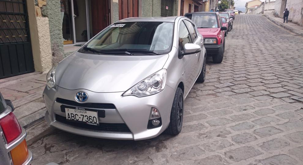 precio de toyota prius c en ecuador #4